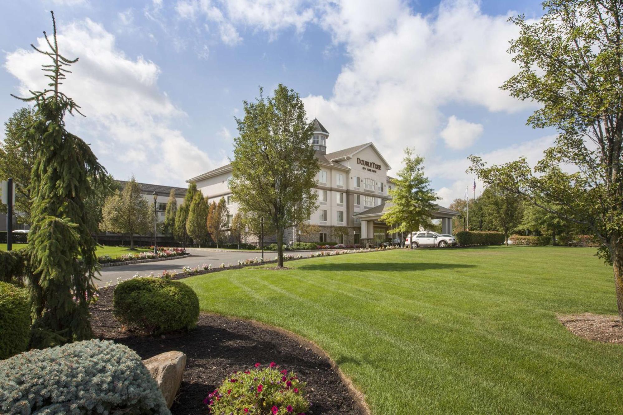 Doubletree By Hilton Nanuet Hotel Exterior foto